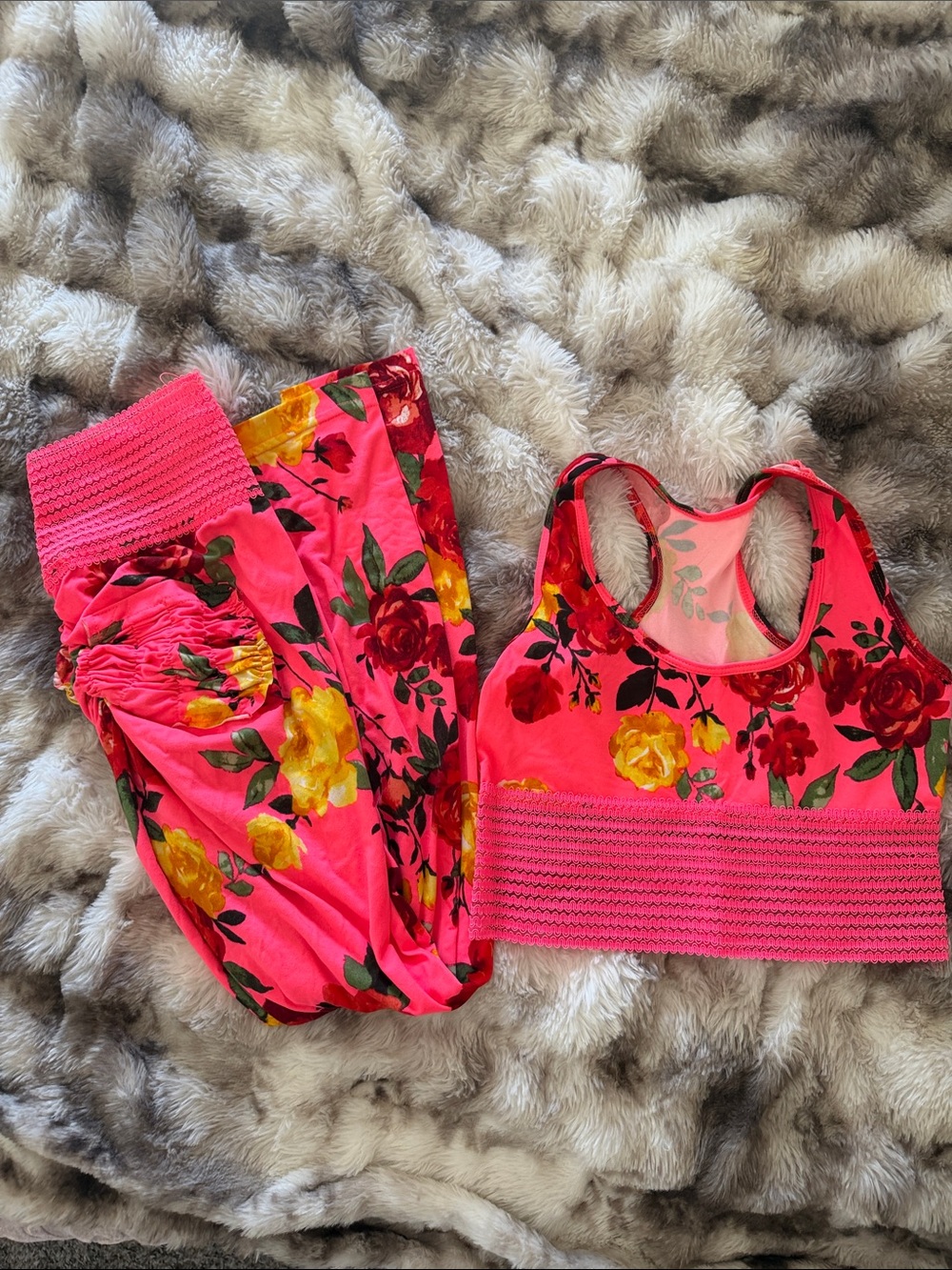 Cute Booty Lounge Pink Floral Sports Bra & Leggings Set